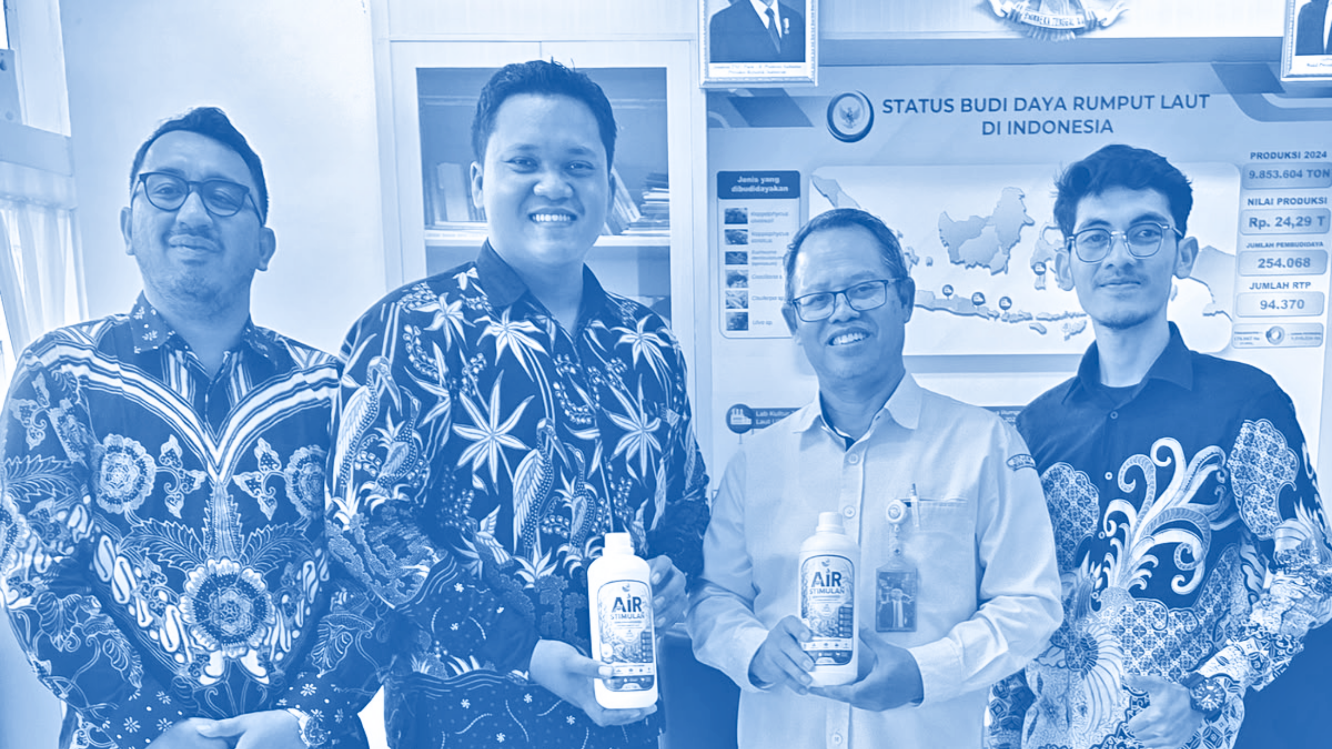 RekanMU team members with an information display about Indonesian seaweed.