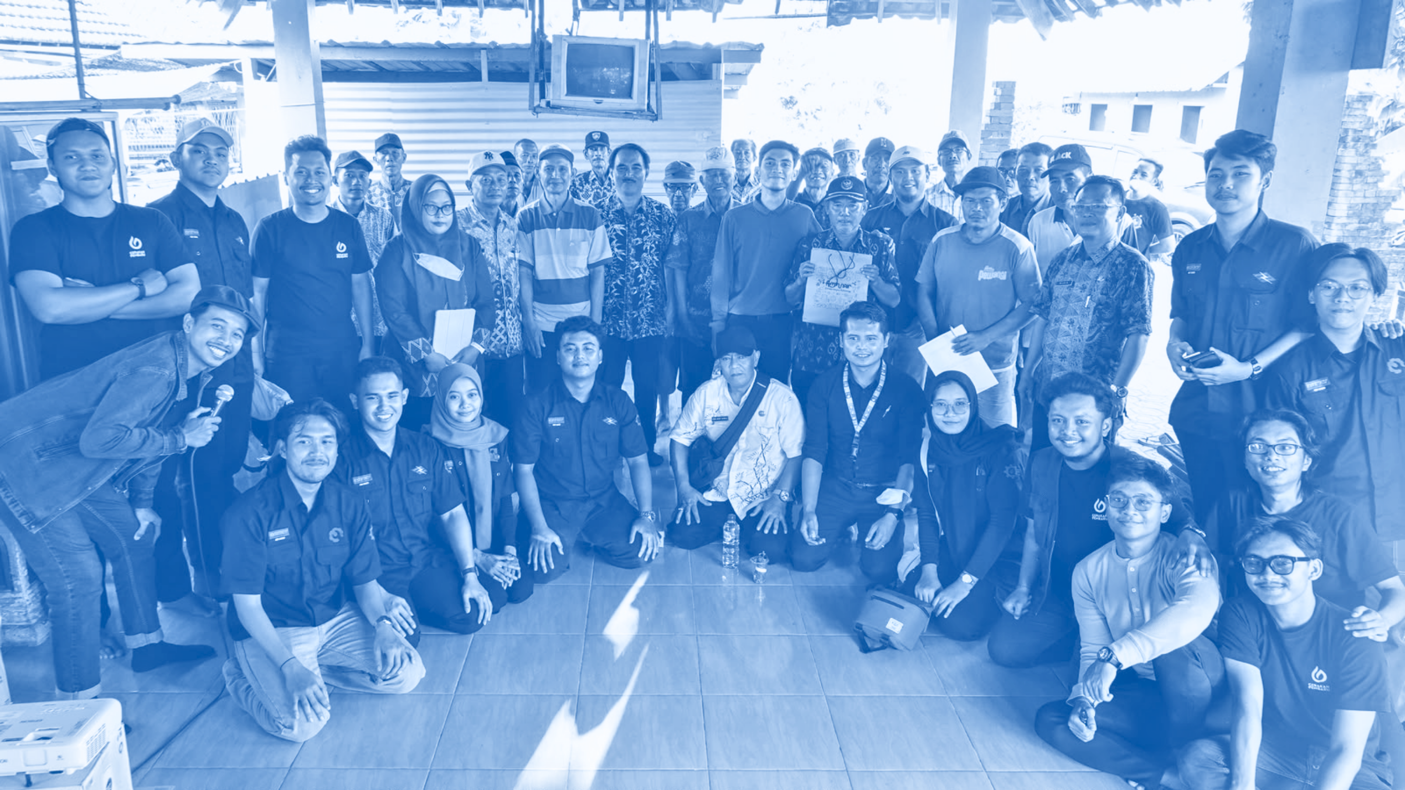 A large RekanMU team gathering inside a room.